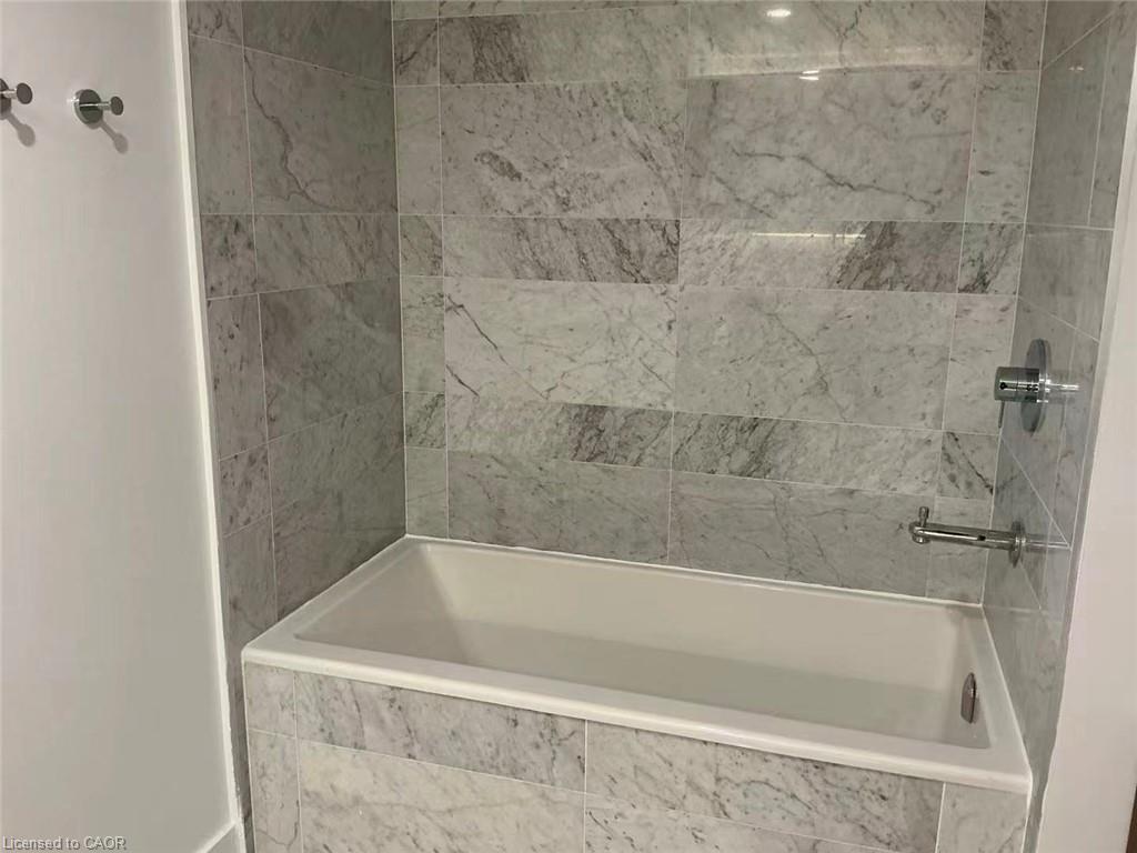 1605-17 Bathurst Street, Toronto, ON - Indoor Photo Showing Bathroom