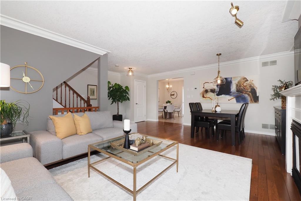 N/A-17 Grosvenor Lane, Cambridge, ON - Indoor Photo Showing Living Room