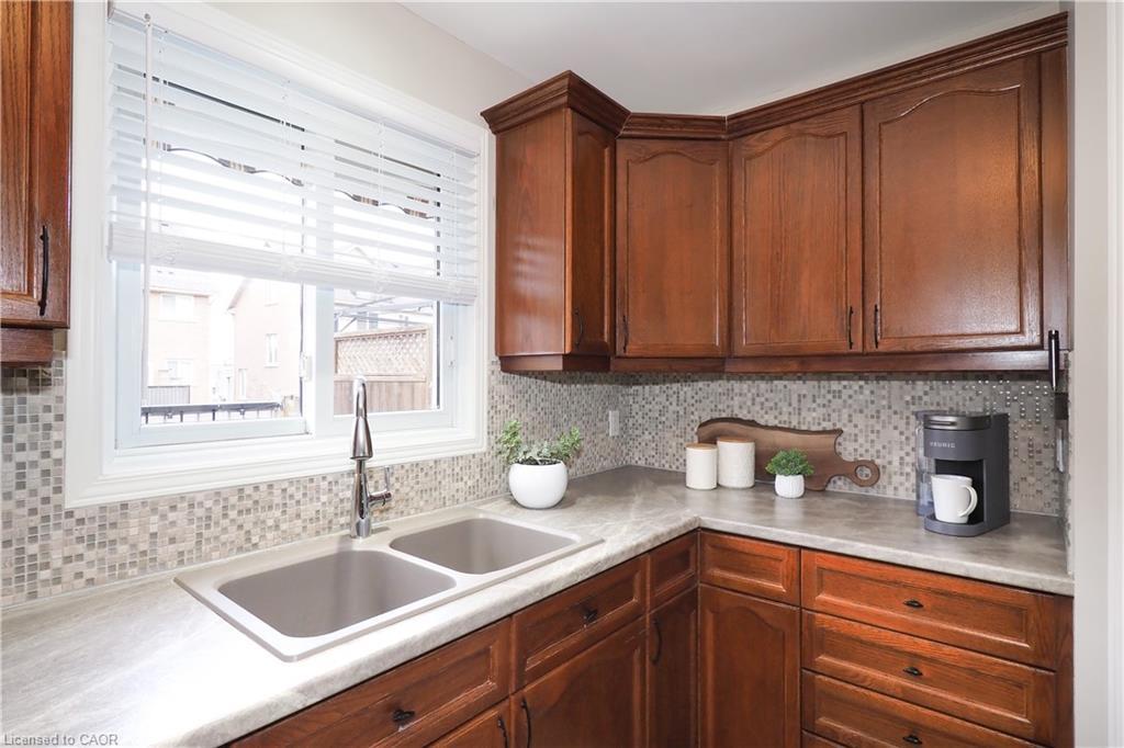 N/A-17 Grosvenor Lane, Cambridge, ON - Indoor Photo Showing Kitchen With Double Sink