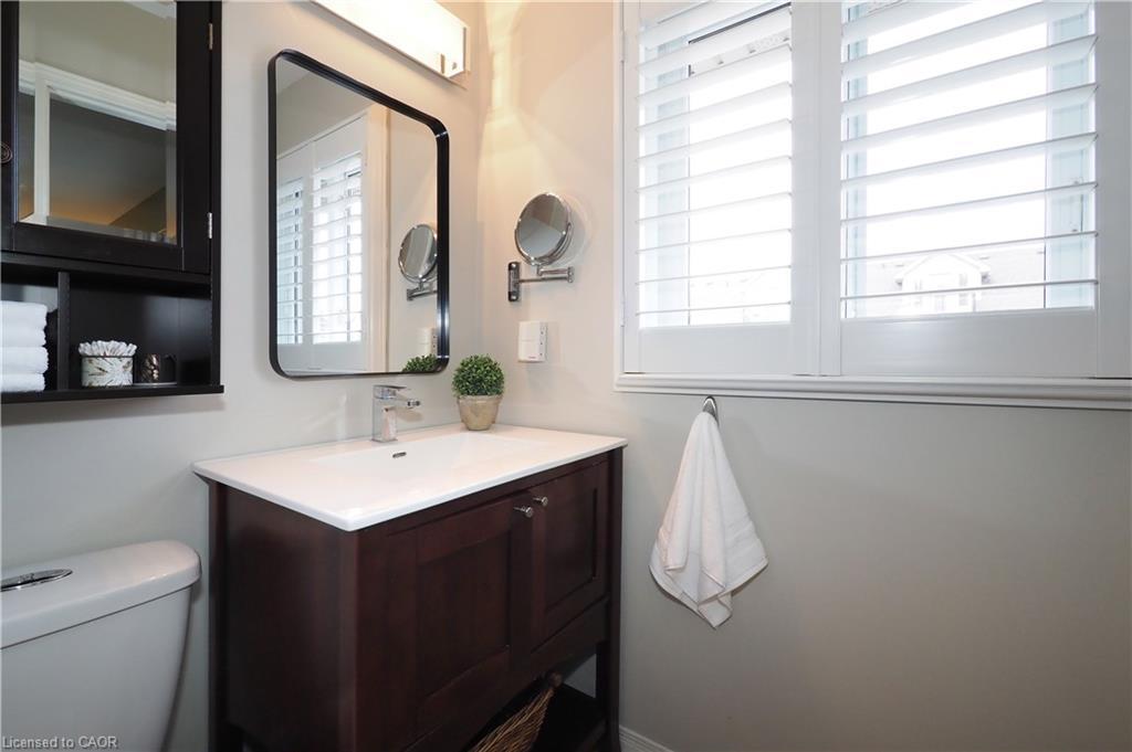 N/A-17 Grosvenor Lane, Cambridge, ON - Indoor Photo Showing Bathroom