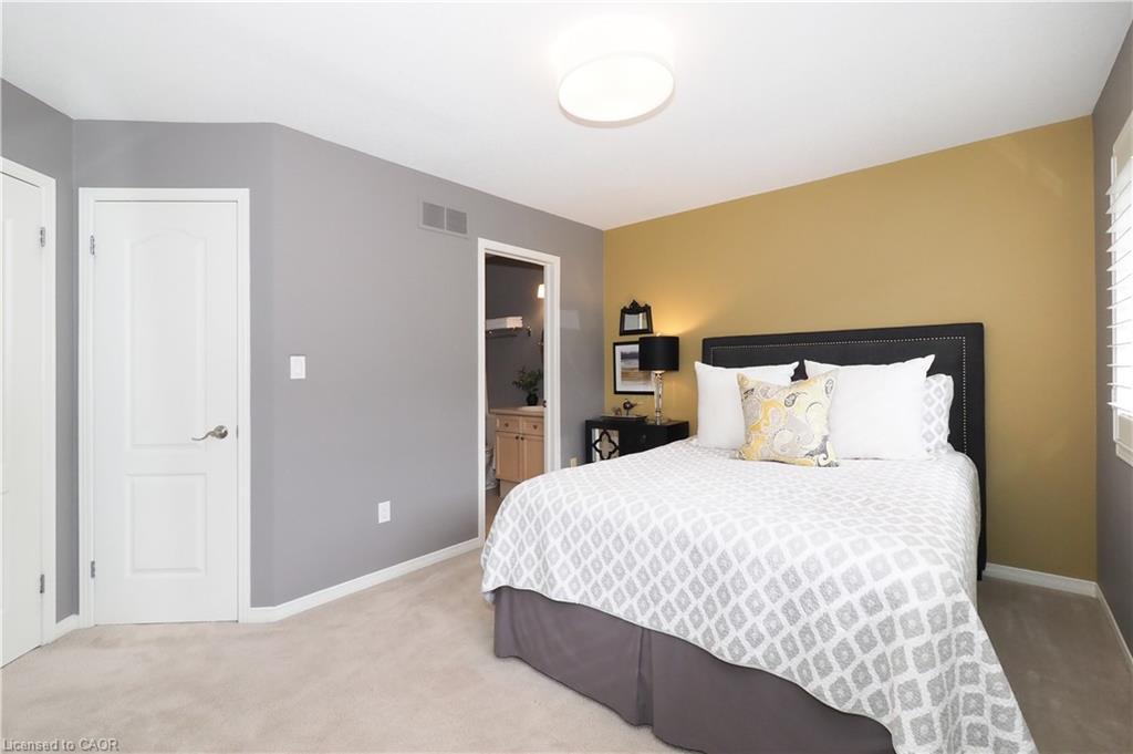 N/A-17 Grosvenor Lane, Cambridge, ON - Indoor Photo Showing Bedroom