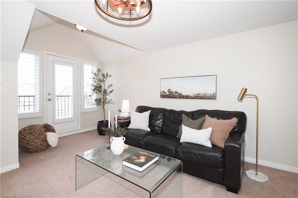 N/A-17 Grosvenor Lane, Cambridge, ON - Indoor Photo Showing Living Room