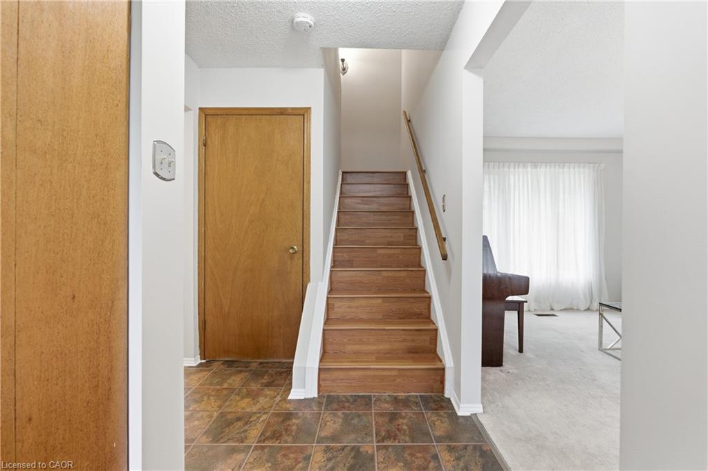 28 Bacall Crescent, Hamilton, ON - Indoor Photo Showing Other Room