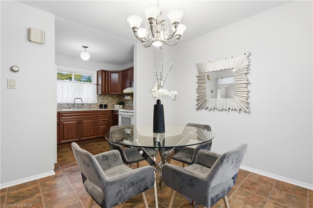 28 Bacall Crescent, Hamilton, ON - Indoor Photo Showing Dining Room