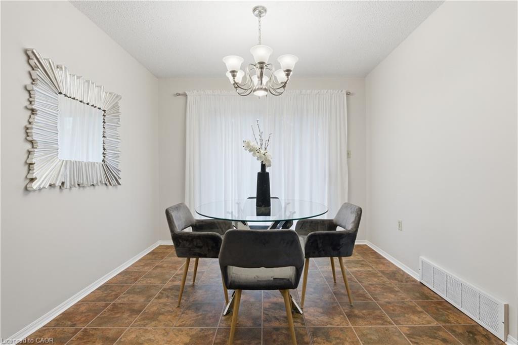 28 Bacall Crescent, Hamilton, ON - Indoor Photo Showing Dining Room