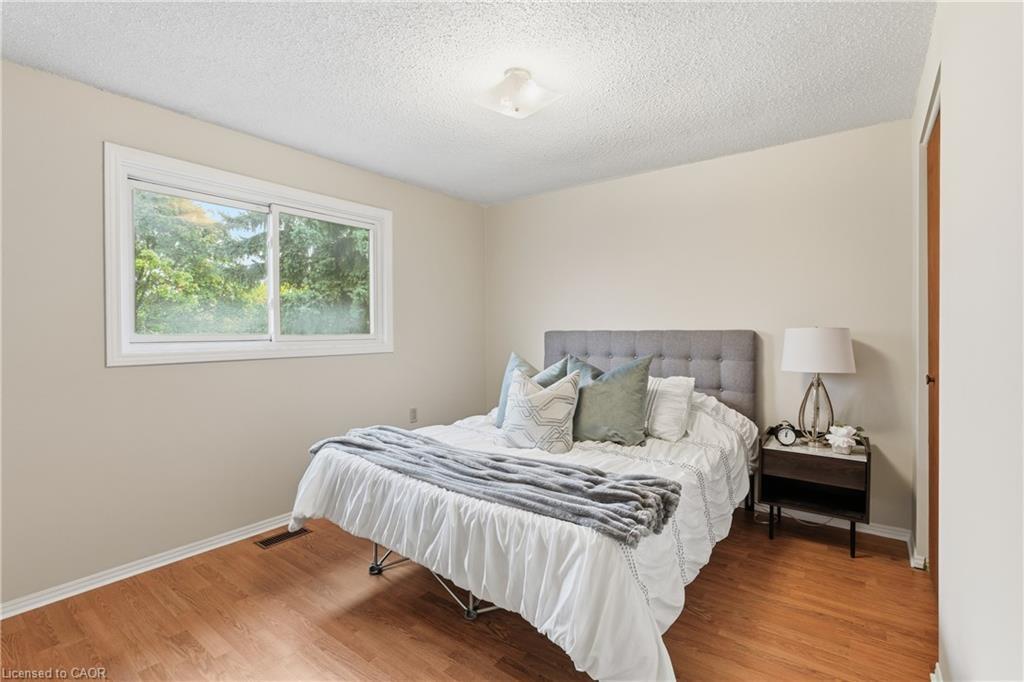 28 Bacall Crescent, Hamilton, ON - Indoor Photo Showing Bedroom