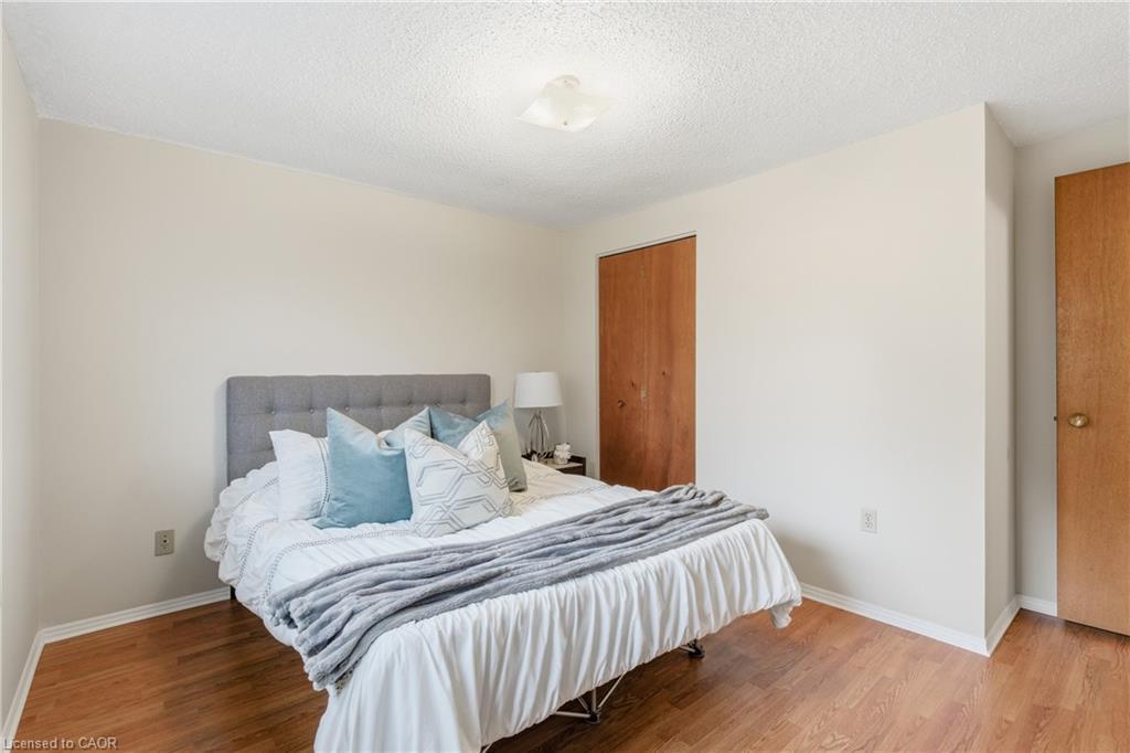 28 Bacall Crescent, Hamilton, ON - Indoor Photo Showing Bedroom