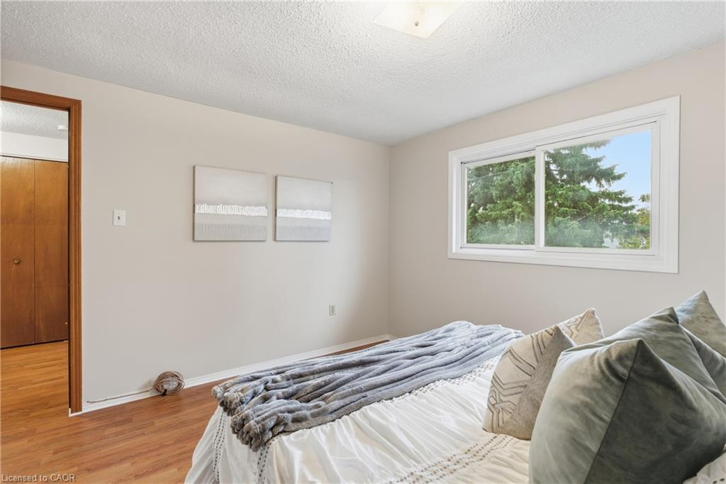 28 Bacall Crescent, Hamilton, ON - Indoor Photo Showing Bedroom