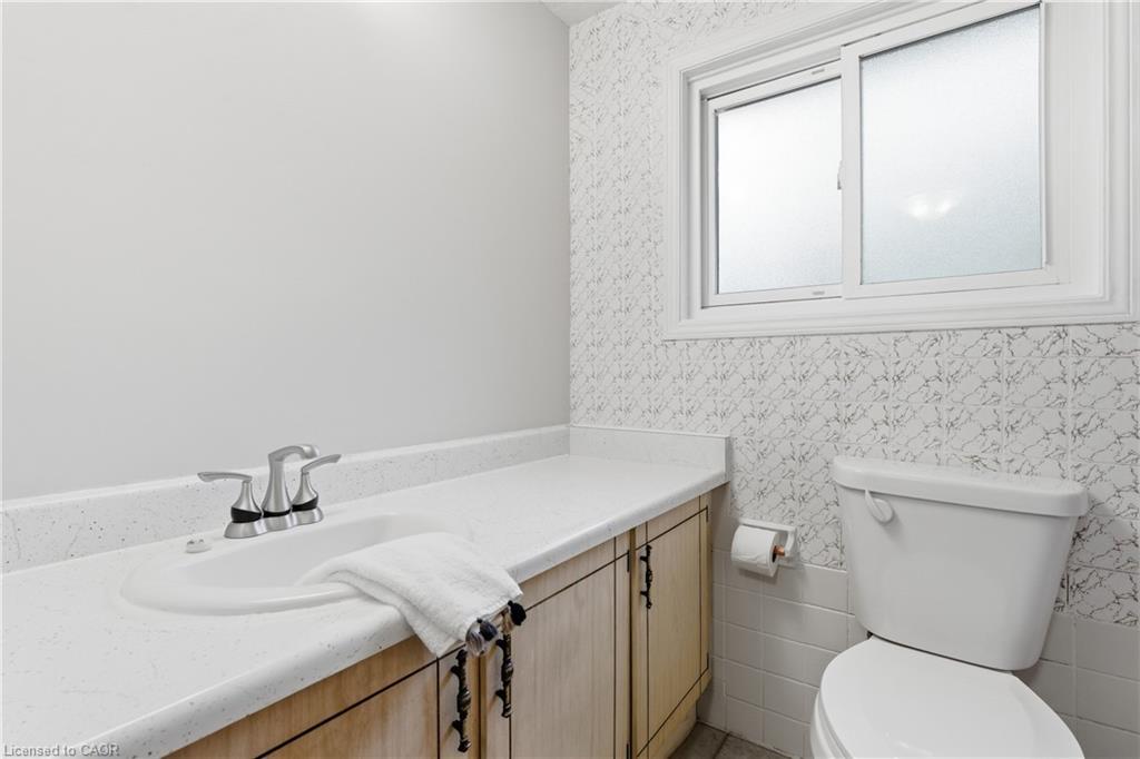 28 Bacall Crescent, Hamilton, ON - Indoor Photo Showing Bathroom