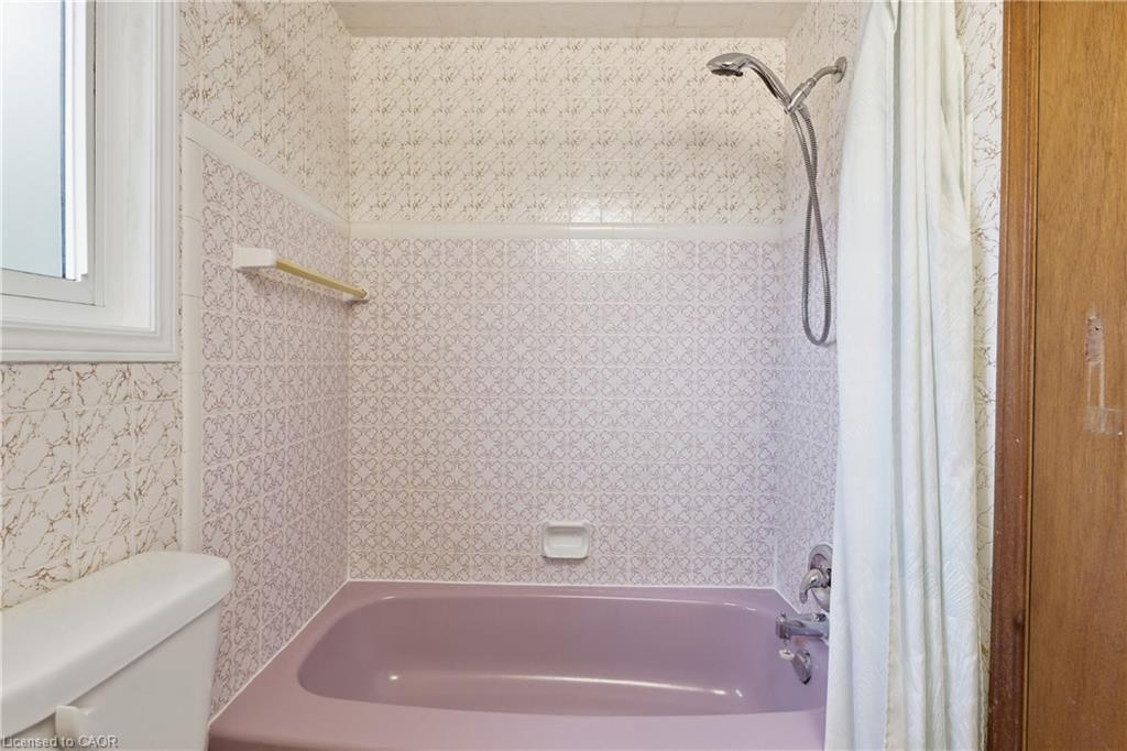 28 Bacall Crescent, Hamilton, ON - Indoor Photo Showing Bathroom