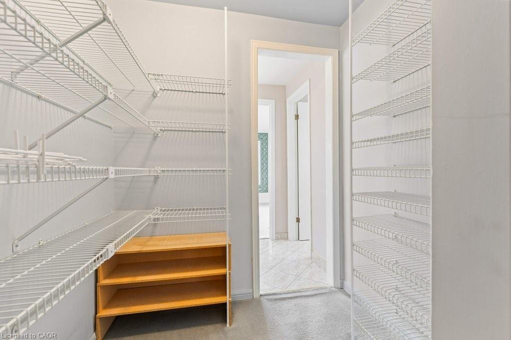 457 Stillmeadow Circle, Waterloo, ON - Indoor With Storage