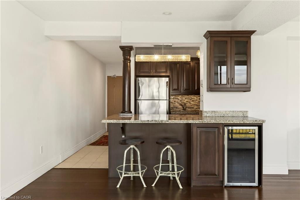 1808-150 Charlton Avenue E, Hamilton, ON - Indoor Photo Showing Kitchen