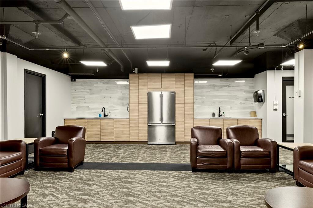 1808-150 Charlton Avenue E, Hamilton, ON - Indoor Photo Showing Garage