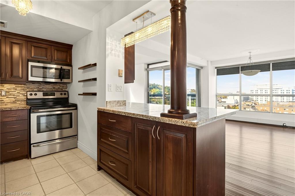1808-150 Charlton Avenue E, Hamilton, ON - Indoor Photo Showing Kitchen