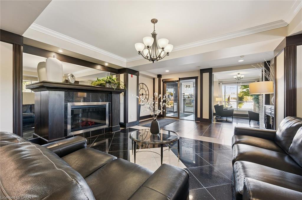 809-539 Belmont Avenue W, Kitchener, ON - Indoor Photo Showing Living Room With Fireplace