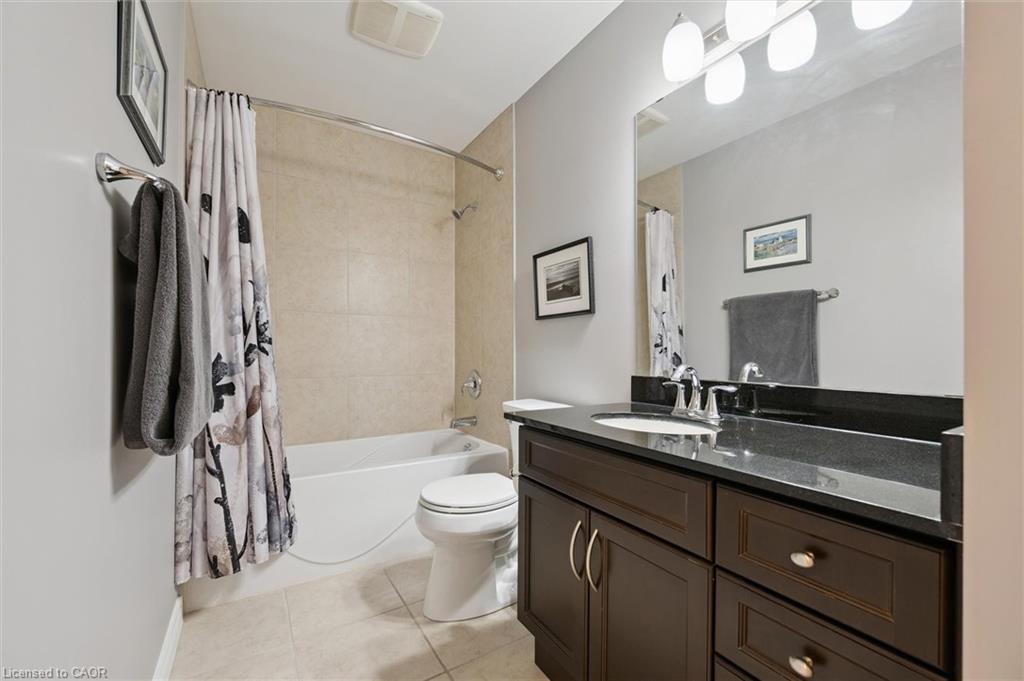 809-539 Belmont Avenue W, Kitchener, ON - Indoor Photo Showing Bathroom