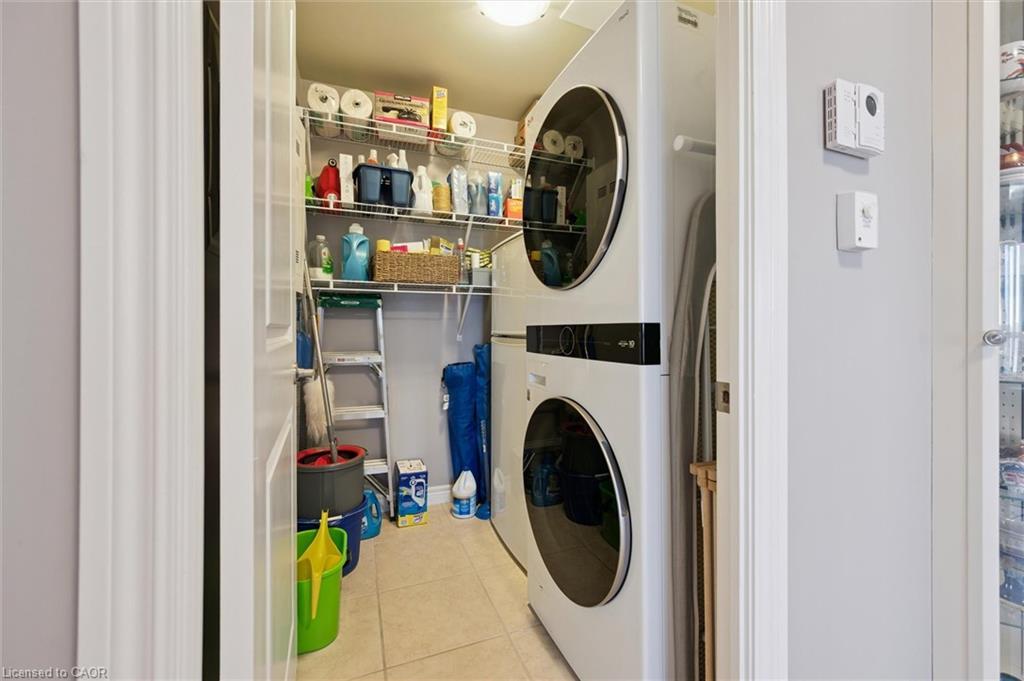 809-539 Belmont Avenue W, Kitchener, ON - Indoor Photo Showing Laundry Room