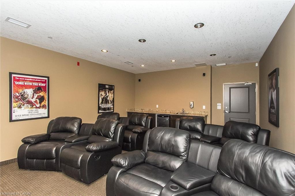 809-539 Belmont Avenue W, Kitchener, ON - Indoor Photo Showing Living Room