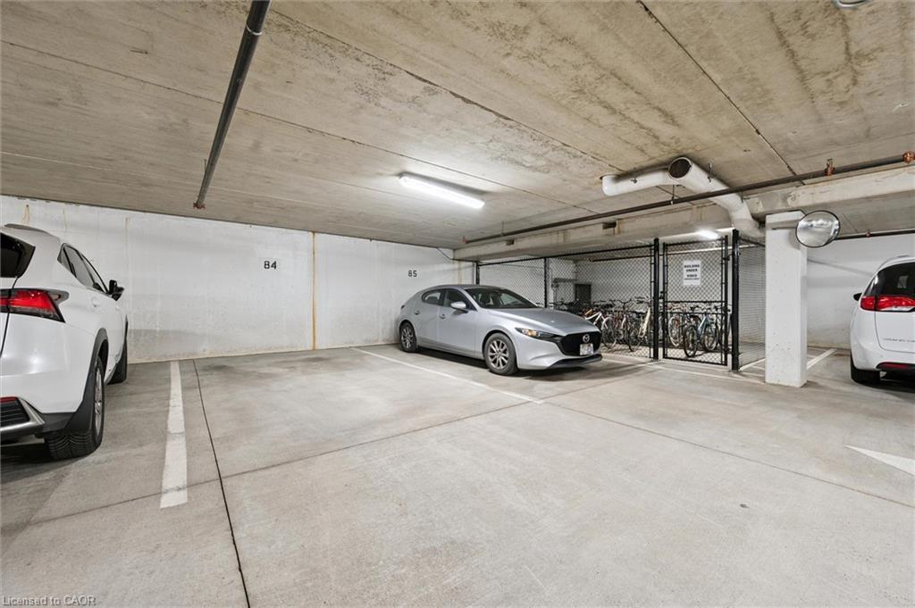 809-539 Belmont Avenue W, Kitchener, ON - Indoor Photo Showing Garage