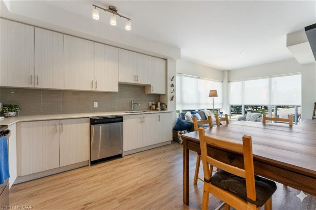 202-340 Plains Road E, Burlington, ON - Indoor