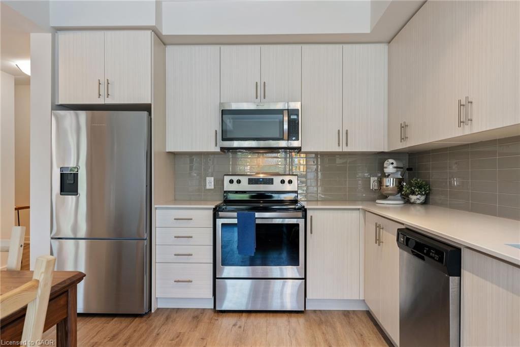 202-340 Plains Road E, Burlington, ON - Indoor Photo Showing Kitchen With Stainless Steel Kitchen