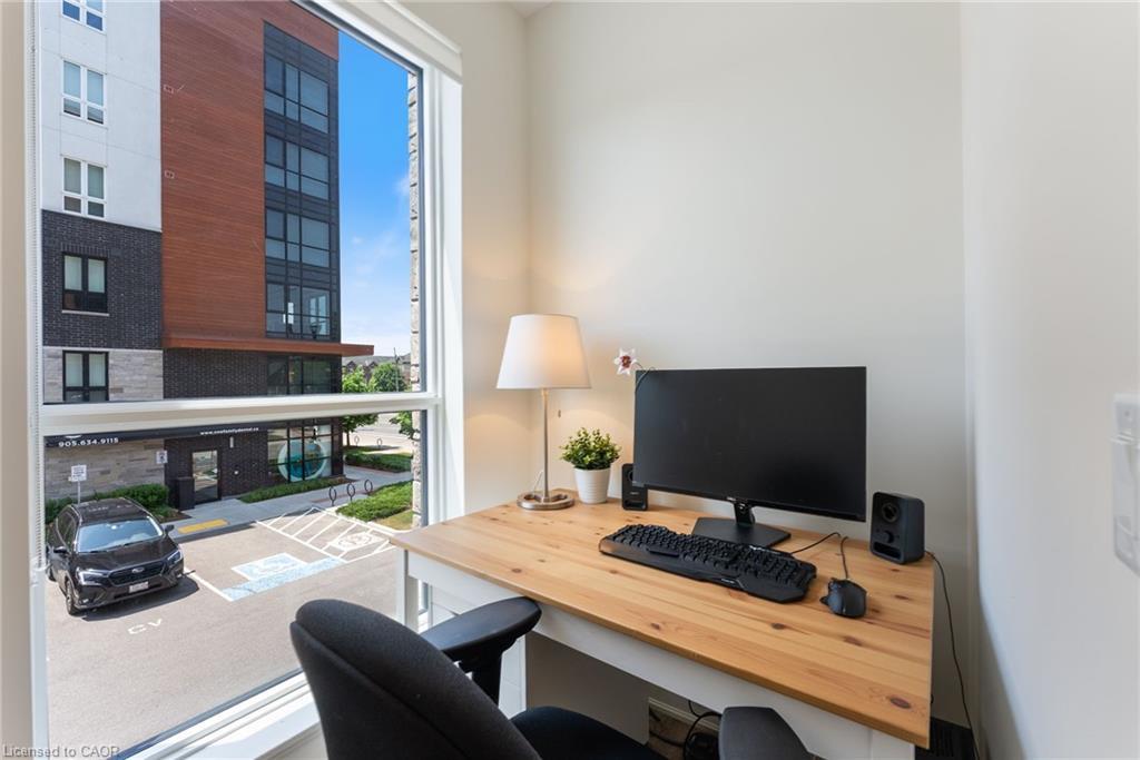 202-340 Plains Road E, Burlington, ON - Indoor Photo Showing Office