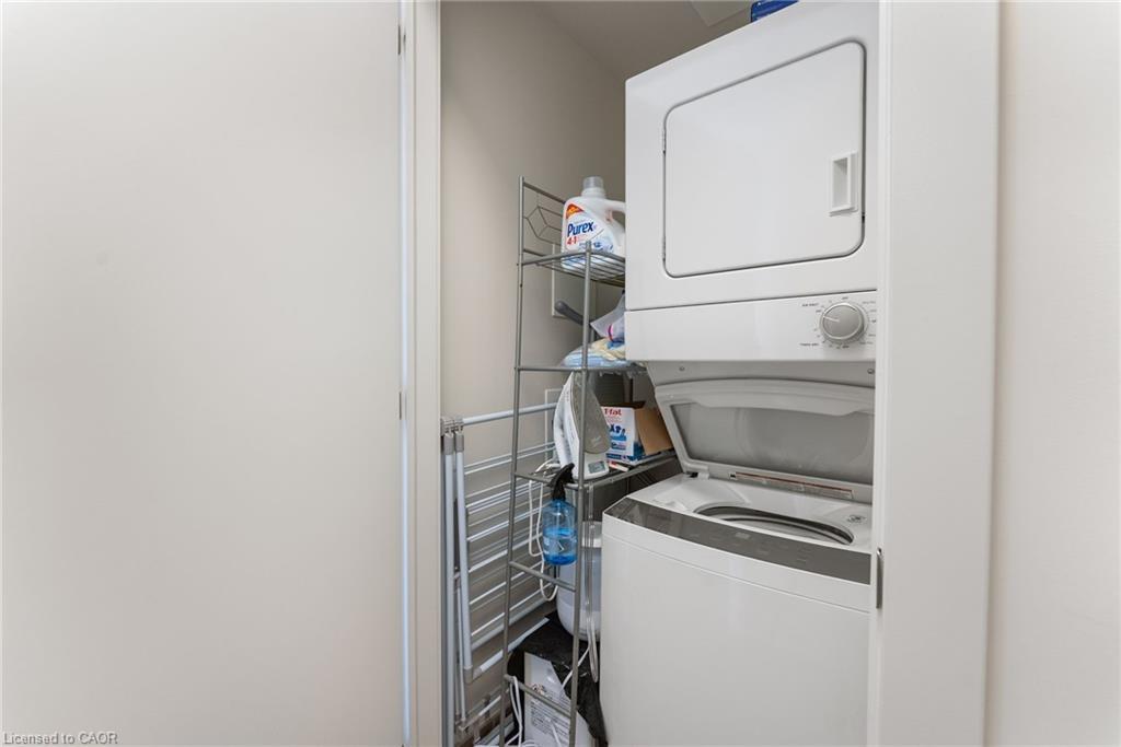 202-340 Plains Road E, Burlington, ON - Indoor Photo Showing Laundry Room