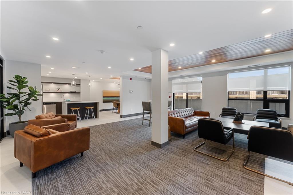 202-340 Plains Road E, Burlington, ON - Indoor