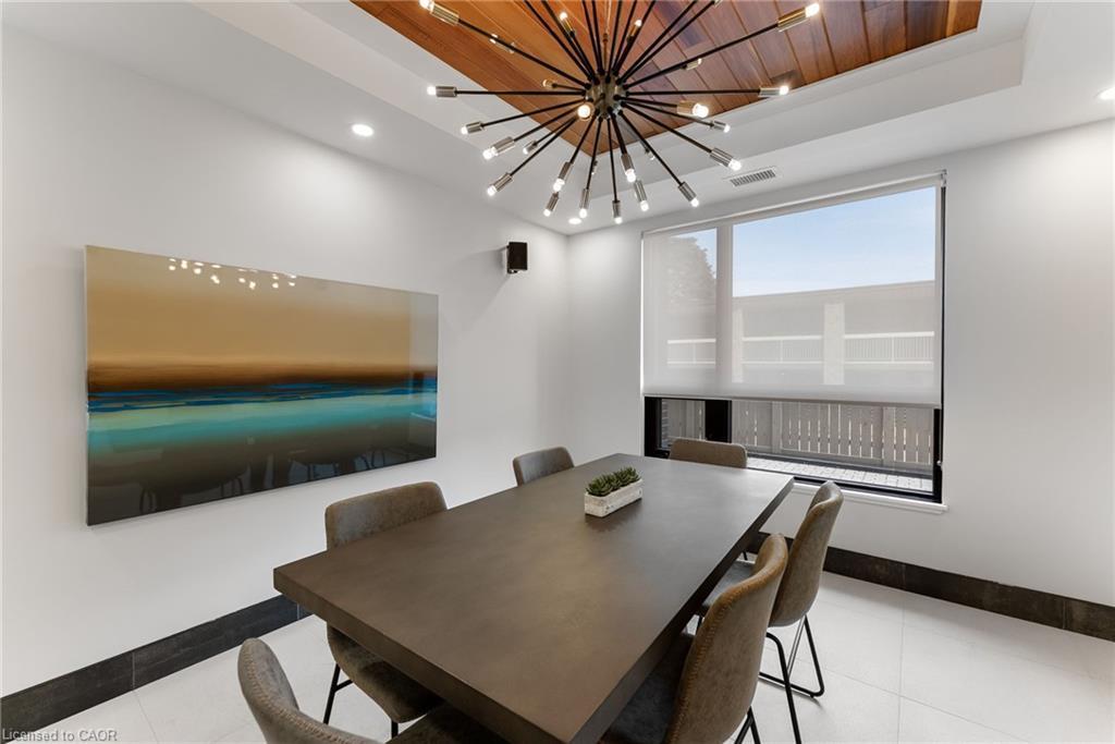 202-340 Plains Road E, Burlington, ON - Indoor Photo Showing Dining Room