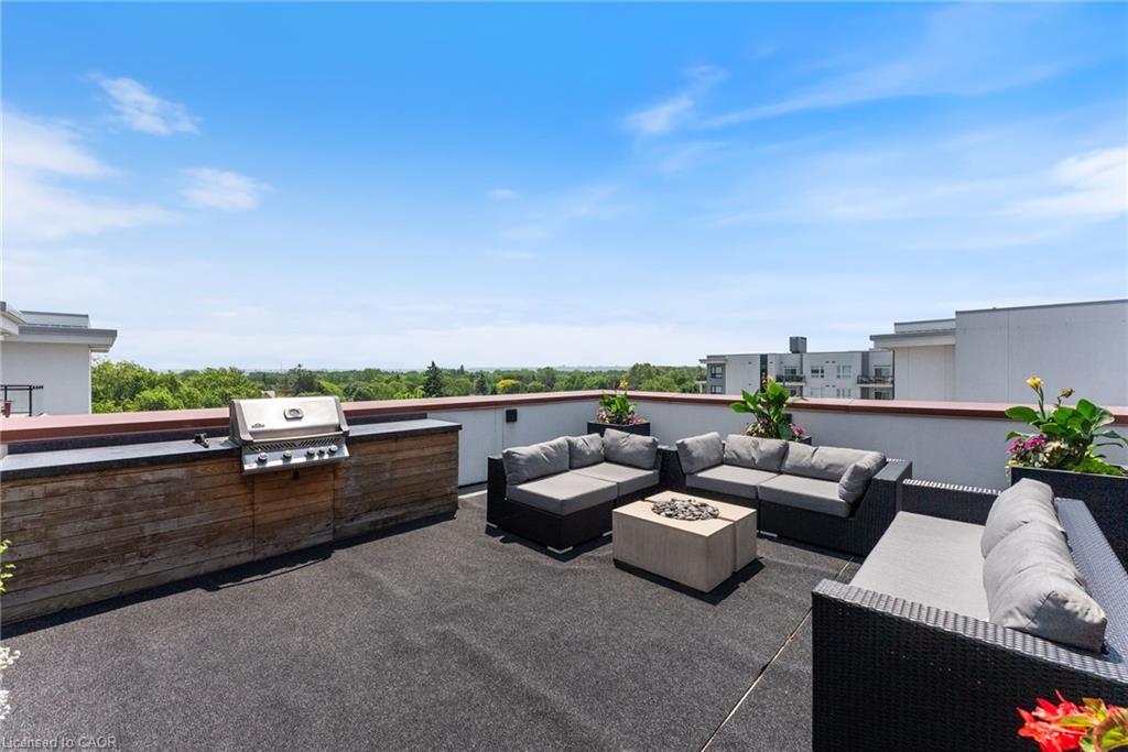 202-340 Plains Road E, Burlington, ON - Outdoor