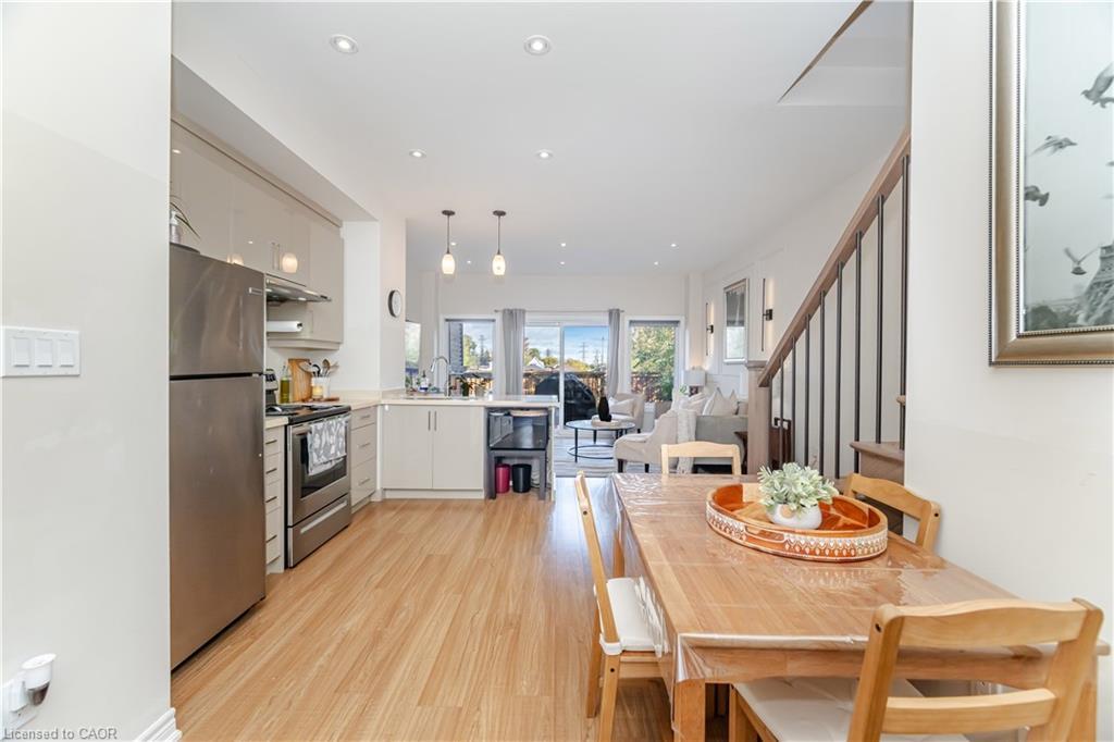 235 Mead Avenue, Hamilton, ON - Indoor Photo Showing Dining Room