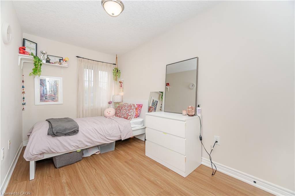 235 Mead Avenue, Hamilton, ON - Indoor Photo Showing Bedroom