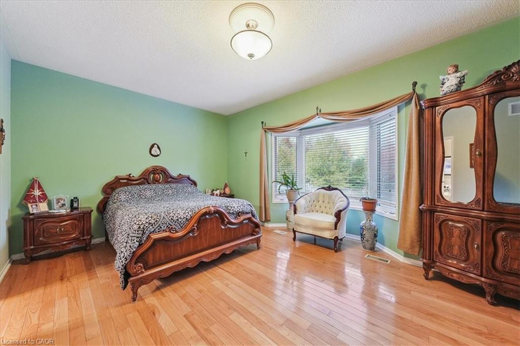 52 Mistycreek Crescent, Brampton, ON - Indoor Photo Showing Bedroom
