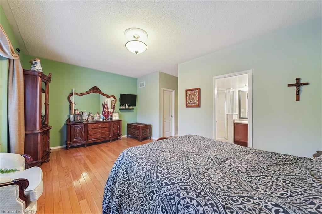 52 Mistycreek Crescent, Brampton, ON - Indoor Photo Showing Bedroom