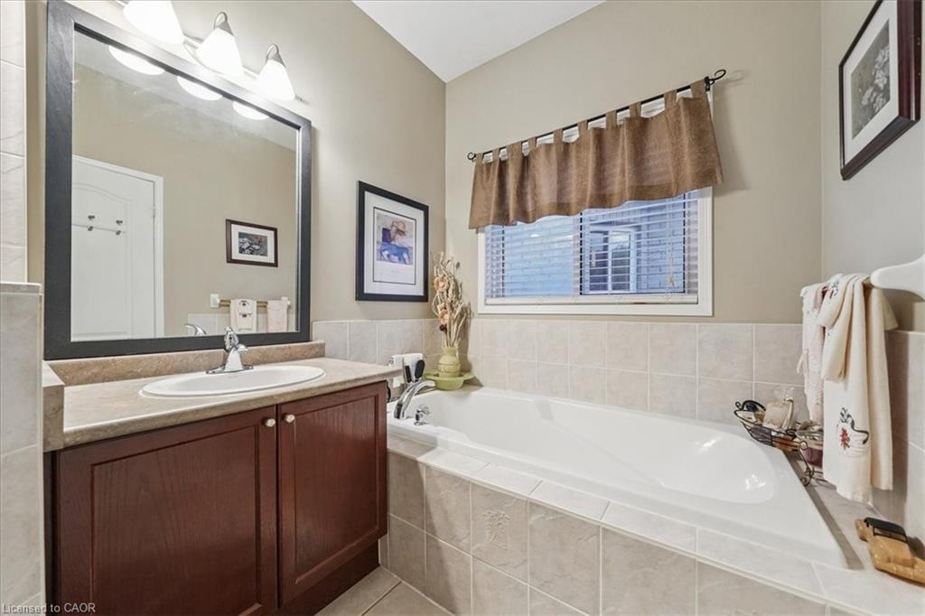 52 Mistycreek Crescent, Brampton, ON - Indoor Photo Showing Bathroom