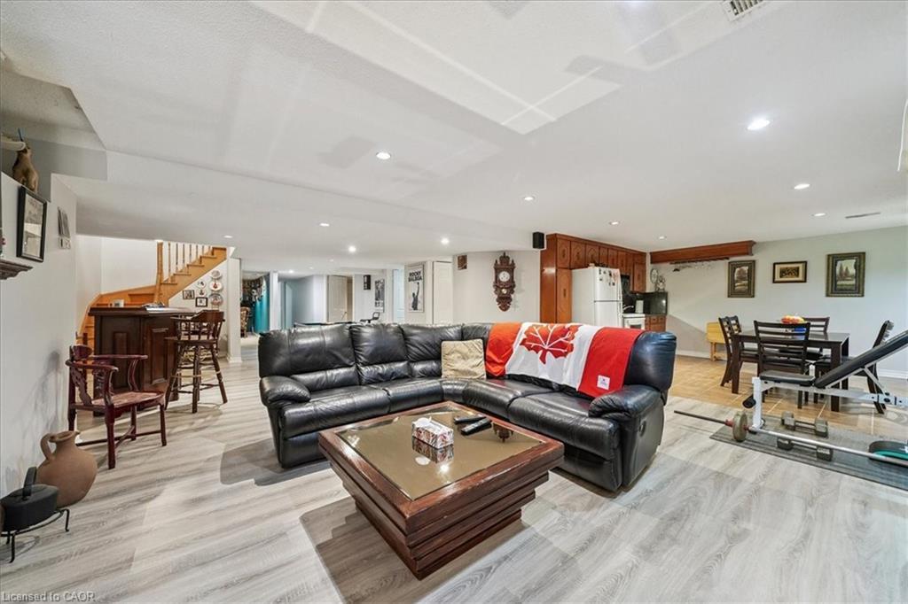 52 Mistycreek Crescent, Brampton, ON - Indoor Photo Showing Living Room