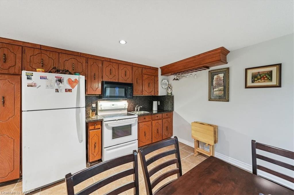 52 Mistycreek Crescent, Brampton, ON - Indoor Photo Showing Kitchen