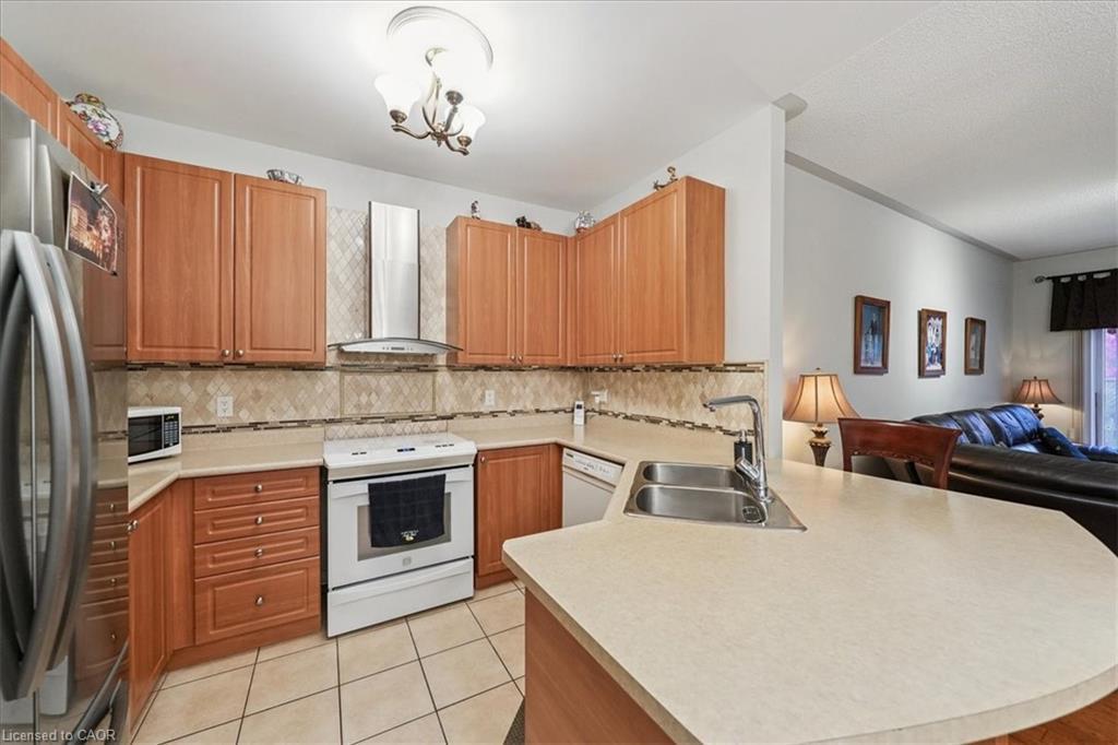 52 Mistycreek Crescent, Brampton, ON - Indoor Photo Showing Kitchen With Double Sink