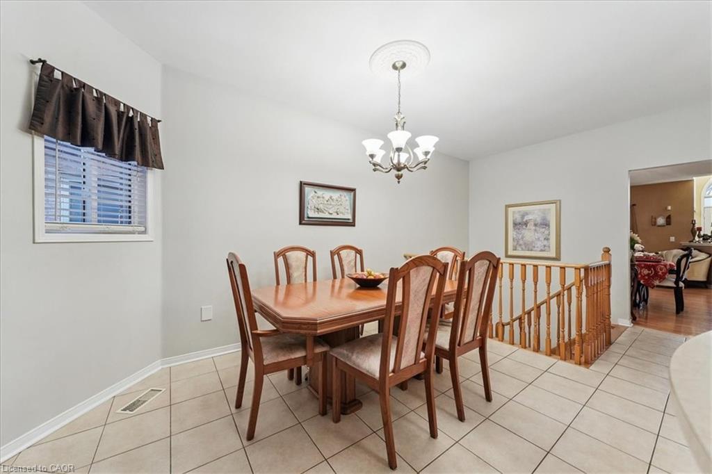 52 Mistycreek Crescent, Brampton, ON - Indoor Photo Showing Dining Room