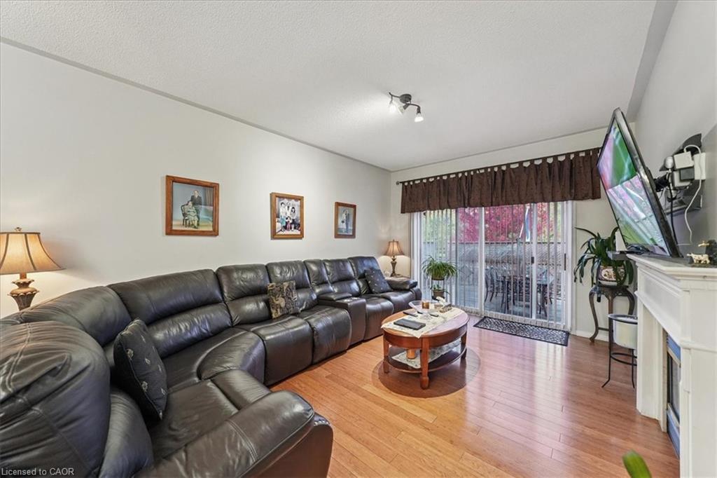 52 Mistycreek Crescent, Brampton, ON - Indoor Photo Showing Living Room