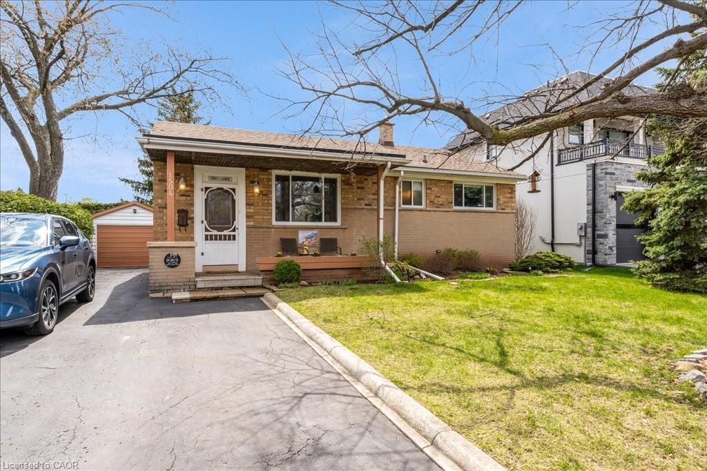 1504 Bridge Road, Oakville, ON - Outdoor