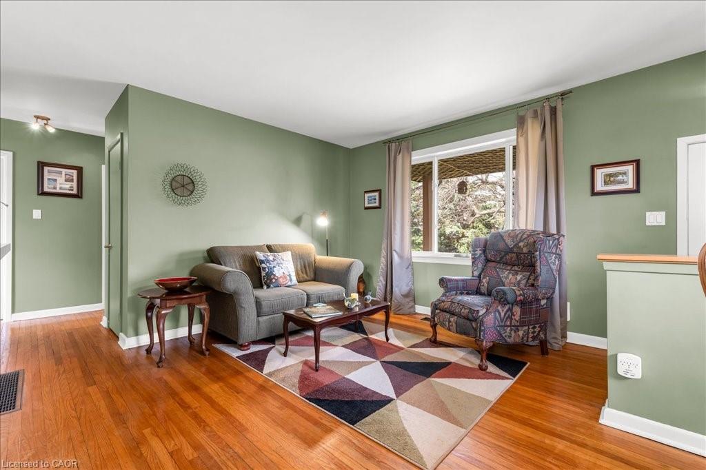 1504 Bridge Road, Oakville, ON - Indoor Photo Showing Living Room
