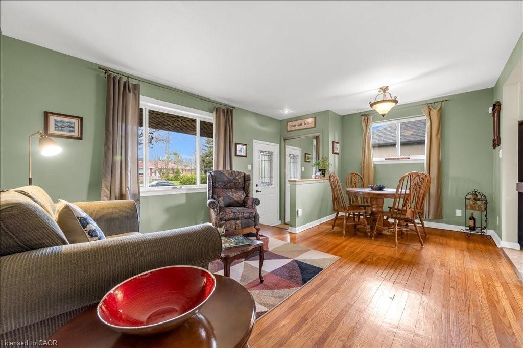 1504 Bridge Road, Oakville, ON - Indoor Photo Showing Living Room