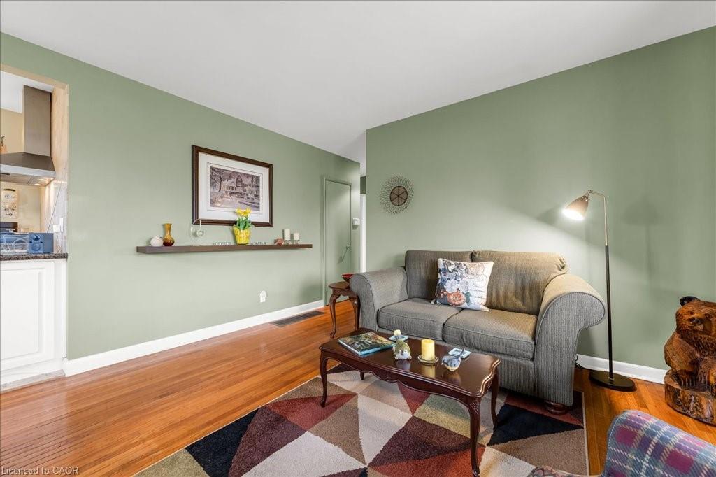 1504 Bridge Road, Oakville, ON - Indoor Photo Showing Living Room