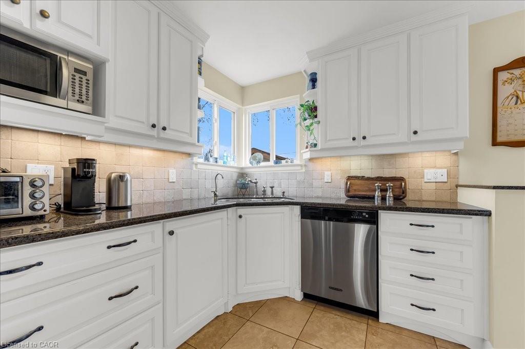 1504 Bridge Road, Oakville, ON - Indoor Photo Showing Kitchen