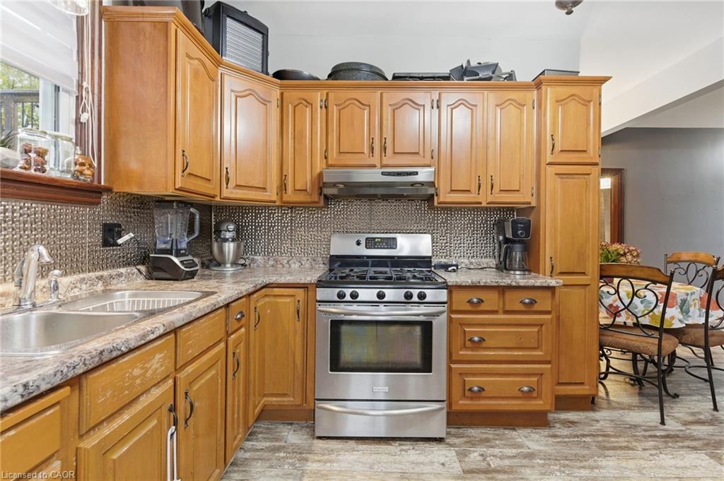 162 St. George Street, Welland, ON - Indoor Photo Showing Kitchen With Double Sink