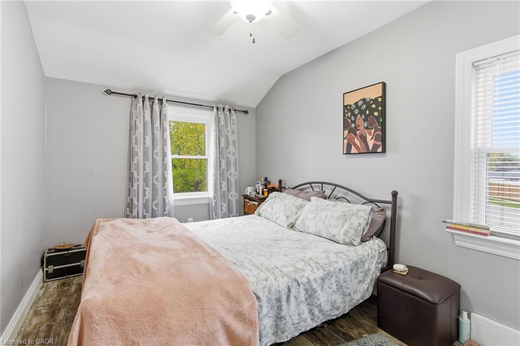 162 St. George Street, Welland, ON - Indoor Photo Showing Bedroom