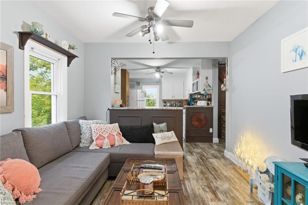 162 St. George Street, Welland, ON - Indoor Photo Showing Living Room