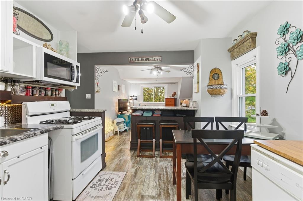 162 St. George Street, Welland, ON - Indoor Photo Showing Kitchen