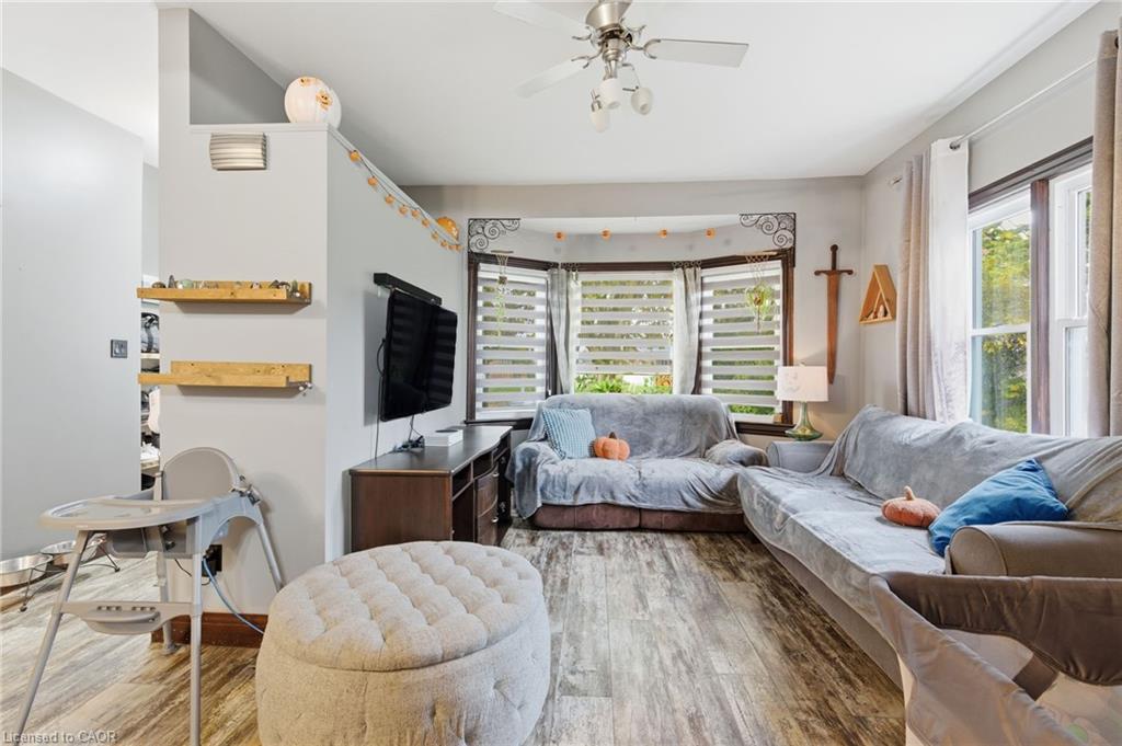 162 St. George Street, Welland, ON - Indoor Photo Showing Living Room